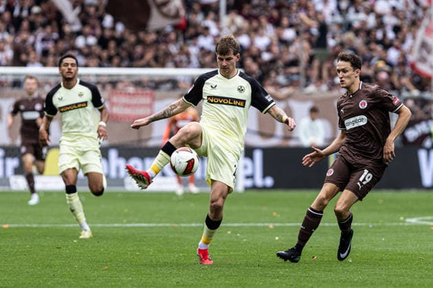 2. Bundesliga FC St. Pauli 1 FC Kaiserslautern August 30, 2026 Paul Joly 1 FC Kaiserslautern, 26, Martijn Kaars, FC St. Pauli, 19 2 German Bundesliga, Matchday 3: FC St. Pauli 1, FC Kaiserslautern, Millerntor Stadium, Hamburg, St. Pauli, August 30, 2026. DFL regulations prohibit any use of photographs as image sequences and or quasi-video Copyright: xBEAUTIFULxSPORTS Buriakovx
