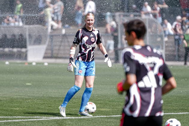Deutschland: Fussball Saison 2026 2027 , Google Pixel Frauen-Bundesliga , 2. Spieltag , Eintracht Frankfurt Frauen vs. 1. FC Nürnberg Frauen - Stadion am Brentanobad (Frankfurt am Main) : Janne Krumme (Eintracht Frankfurt Frauen, 21) Mimik, Gesichtsausdruck, Emotion, Aufwärmen Frankfurt am Main Stadion am Brentanobad Deutschland Germany *** Germany Soccer Season 2026–2027, Google Pixel Women s Bundesliga, Matchday 2, Eintracht Frankfurt Women vs. 1. FC Nürnberg Women, Stadion am Brentanobad, Frankfurt am Main, Janne Krumme, Eintracht Frankfurt Women, 21, facial expressions, emotion, warm-up, Frankfurt am Main, Stadion am Brentanobad, Germany Copyright: xBennetxLongx