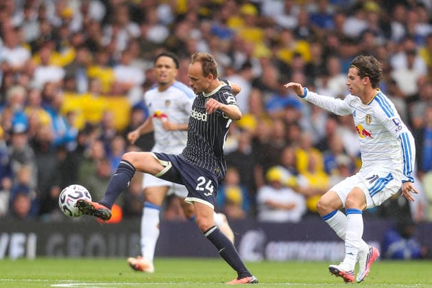 Leeds United v Brentford, Premier League Mikkel Damsgaard Of Brentford in action during the Leeds United v Brentford Premier League match at Elland Road, Leeds, England on 30 August 2026 Credit: Lee Keuneke Every Second Media Editorial use only. All images are copyright Every Second Media Limited. No images may be reproduced without prior permission. All rights reserved. Premier League and Football League images are subject to licensing agreements with Football DataCo Limited. see https: www.football-dataco.com Copyright: xIMAGO EveryxSecondxMediax ESM-2124-0089 LeexKeunekex xEveryxSecondxMediax
