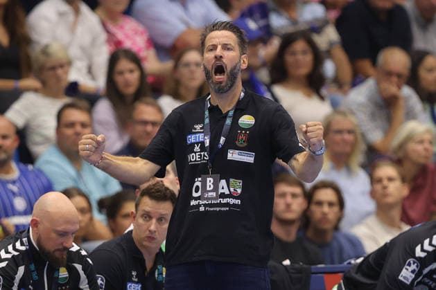 August 30, 2026, xtgx, Opel HBL Handball, VfL Gummersbach vs. SC Magdeburg emspor, from left: Bennet Wiegert (Magdeburg), coach celebrating, goal celebration, celebrating the goal, Gummersbach celebration