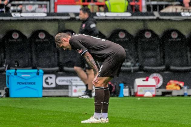 Eric Smith Pauli disappointed after the final whistle Germany, Hamburg, Millerntor, soccer, 2. Bundesliga, FC St. Pauli, FC Kaiserslautern