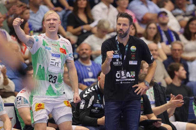 August 30, 2026, xtgx, Opel HBL Handball, VfL Gummersbach vs. SC Magdeburg, emspor; from left: Magnus Saugstrup (Magdeburg), 23, Bennet Wiegert (Magdeburg); coach celebrating; goal celebration; celebrating the goal; Gummersbach celebration