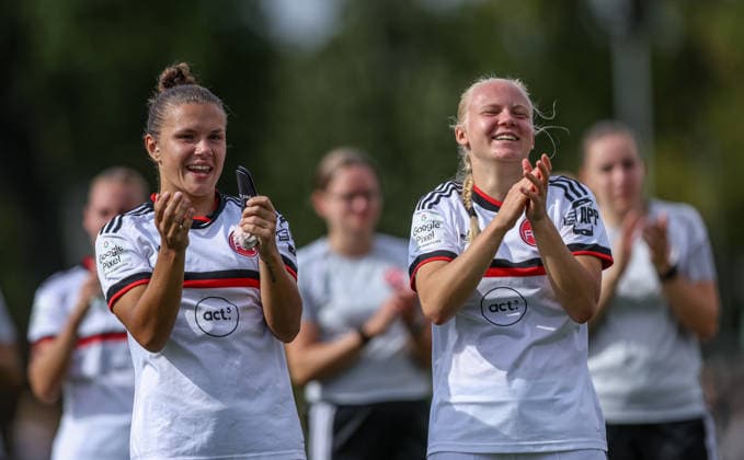 GER, Frankfurt, Eintracht Frankfurt vs 1. FC Nürnberg, Google Pixel Frauen Bundesliga, Fussball, DFB, Spielzeit 2026 2027, Stadion am Brentanobad, 2. Spieltag im Bild: Die FC Nürnberg Frauen feiern das Unentschieden nach dem Spiel mit den Fans, Alexsandra Lobanova (FC Nürnberg Frauen 4), Keira Bednorz (FC Nürnberg Frauen 21) DFB DFL REGULATIONS PROHIBIT ANY USE OF PHOTOGRAPHS AS IMAGE SEQUENCES AND OR QUASI-VIDEO, 30.08.2026 *** GER, Frankfurt, Eintracht Frankfurt vs. 1. FC Nürnberg, Google Pixel Women’s Bundesliga, Soccer, DFB, 2026–2027 Season, Stadion am Brentanobad, Matchday 2 in Pictures: The 1. FC Nürnberg Women’s team celebrates the draw with fans after the game, Alexsandra Lobanova, FC Nuremberg Women 4; Keira Bednorz, FC Nuremberg Women 21. DFB and DFL regulations prohibit any use of photographs as image sequences and or quasi-video. August 30, 2026 Copyright: HMBxMedia HendrikxHamelau