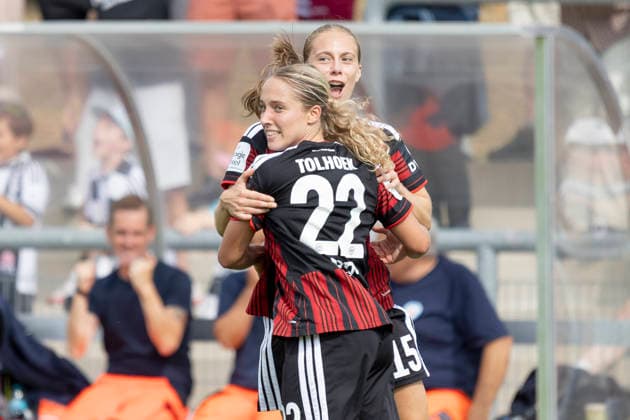 GPFBL: Eintracht Frankfurt - 1. FC Nürnberg, 30.08.2026 Danique Tolhoek (Eintracht Frankfurt 22) erzielte das Tor den Treffer zum 1:1 Ausgleich und Jamilla Rankin (Eintracht Frankfurt 15) ist bei ihr, Eintracht Frankfurt - 1. FC Nürnberg, Frankfurt, Stadion am Brentanobad, 30.8.2026 *** GPFBL Eintracht Frankfurt vs. 1. FC Nürnberg, August 30, 2026 Danique Tolhoek (Eintracht Frankfurt, No. 22) scored the goal that tied the game at 1–1, and Jamilla Rankin (Eintracht Frankfurt, No. 15) is with her, Eintracht Frankfurt vs. 1. FC Nürnberg, Frankfurt, Stadion am Brentanobad, August 30, 2026 Copyright: xBEAUTIFULxSPORTS Gawlikx