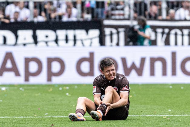 German Bundesliga: FC St. Pauli 1, FC Kaiserslautern 30, August 2026. Mathias Rasmussen of FC St. Pauli, No. 20, sits on the field after a tackle. German Bundesliga, Matchday 3: FC St. Pauli 1, FC Kaiserslautern. Millerntor Stadium, Hamburg, St. Pauli, August 30, 2026. DFL regulations prohibit any use of photographs as image sequences and or quasi-video. Copyright: xBEAUTIFULxSPORTS Buriakovx