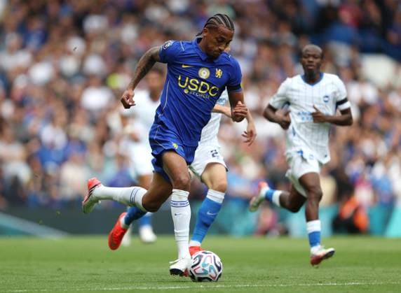 Premier League - Chelsea v Brighton & Hove Albion LONDON, ENGLAND, AUGUST 30: Joao Pedro of Chelsea on the ball during the Premier League match between Chelsea v Brighton & Hove Albion at Stamford Bridge Stadium, London, England, on August 30. (Photo by Daniel Weir) London Stamford Bridge Stadium England Copyright: xDanielxWeir SportsxPressxPhotox Sportspressphoto_SPR219678