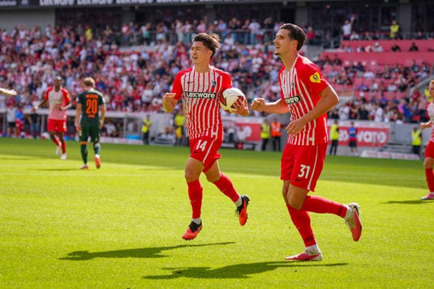 Deutschland: Fussball Bundesliga Saison 2026 - 2027, 1. Spieltag - SC Freiburg vs Werder Bremen - Europa Park Stadion (Freiburg): Tor und Torjubel zum 1:0 durch Yuito Suzuki (SC Freiburg, 14) Freude, Emotionen, Jubel, Mimik, Gesichtsausdruck, Emotion Igor Matanovic (SC Freiburg, 31) *** Germany Soccer Bundesliga 2026–2027 Season, Matchday 1: SC Freiburg vs. Werder Bremen at Europa-Park Stadium in Freiburg; goal and celebration following the 1–0 score by Yuito Suzuki of SC Freiburg, 14; joy, emotions, celebration, facial expressions, Igor Matanovic of SC Freiburg, 31 Copyright: xJOERANxSTEINSIEKx