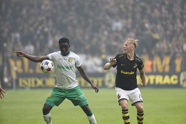 STOCKHOLM, SWEDEN 20260830 Hammarby s Ibrahima Breze Fofana against AIK s Sixten Gustafsson during Sunday s Allsvenskan soccer match between AIK and Hammarby IF at Strawberry Arena in STOCKHOLM, SWEDEN x1081x  Copyright: xFredrikxPerssonx TTx ALLSVENSKAN AIK-HAMMARBY