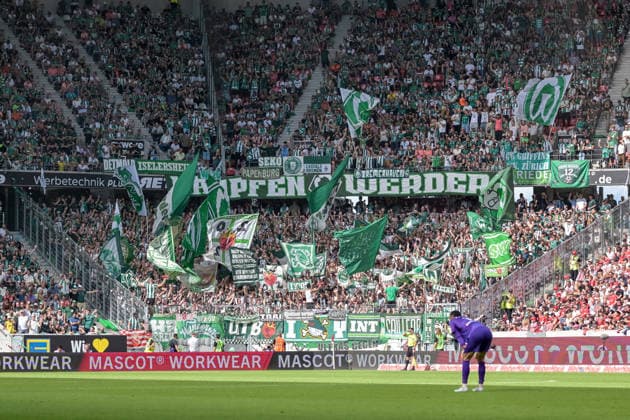 Mio Backhaus (SC Freiburg, 01) steht in Front mit Blick auf die Fans von Werder Bremen GER, SC Freiburg vs Werder Bremen, Fussball, Bundesliga, 1. Spieltag, Saison 2026 2027, 30.08.2026 DFL DFB REGULATIONS PROHIBIT ANY USE OF PHOTOGRAPHS AS IMAGE SEQUENCES AND OR QUASI-VIDEO GER, SC Freiburg vs Werder Bremen, Fussball, Bundesliga, 1. Spieltag, Saison 2026 2027, 30.08.2026 Freiburg *** Mio Backhaus of SC Freiburg (No. 01) stands at the front, looking toward the Werder Bremen fans (GER); SC Freiburg vs. Werder Bremen, Soccer, Bundesliga, Matchday 1, 2026–2027 Season, August 30, 2026 DFL and DFB regulations prohibit any use of photographs as image sequences and or quasi-video GER, SC Freiburg vs. Werder Bremen, Soccer, Bundesliga, Matchday 1, 2026–2027 season, August 30, 2026, Freiburg Copyright: xEibner-Pressefotox EP_THS