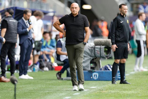 August 30, 2026, Paris, Paris, France: Olivier PANTALONI head coach of OGC NICE in action during League 1 McDonald s, Day 02 match between PFC and OGC NICE at Jean-Bouin stadium - on August 30 2026. Paris - France Soccer 2026, League 1 McDonaldÃ¢â‚¬â ¢S PFC Vs OGC NICE  - ZUMAb253 20260830_zsp_b253_006 Copyright: xLoicxBaratouxx
