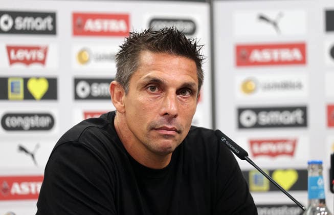 Trainer Marcel Rapp (St.Pauli) Fussball, 2.Liga, Saison 2026-2027 Herren, FC St.Pauli gegen 1.FC kaiserslautern, 1-2 DFL REGULATIONS PROHIBIT ANY USE OF PHOTOGRAPHS AS IMAGE SEQUENCES AND OR QUASI-VIDEO. *** Coach Marcel Rapp, St. Pauli Soccer, 2nd Division, 2026–2027 Men s Season, FC St. Pauli vs. 1. FC Kaiserslautern, 1–2. DFL regulations prohibit any use of photographs as image sequences and or quasi-video.