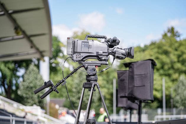 Deutschland: Fussball Saison 2026 2027 , Google Pixel Frauen-Bundesliga , 2. Spieltag , Eintracht Frankfurt Frauen vs. 1. FC Nürnberg Frauen - Stadion am Brentanobad (Frankfurt am Main) : Kamera, TV-Kamera, Übertragung, Live Frankfurt am Main Stadion am Brentanobad Deutschland Germany *** Germany Soccer Season 2026–2027, Google Pixel Women s Bundesliga, Matchday 2, Eintracht Frankfurt Women vs. 1. FC Nürnberg Women, Stadion am Brentanobad, Frankfurt am Main, Camera, TV Camera, Broadcast, Live, Frankfurt am Main, Stadion am Brentanobad, Germany Copyright: xBennetxLongx