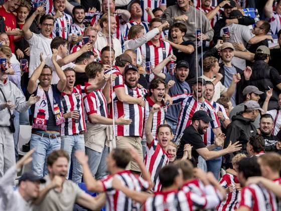 TILBURG - Willem II fans celebrate Uriel van Aalst s opening goal during the Dutch Eredivisie match between Willem II and SC Heerenveen at the Koning Willem II Stadion on August 30, 2026, in Tilburg, the Netherlands. MORITZ MUELLER ANP 2026 27 Eredivisie xVIxANPxSportx xxANPxIVx 566598915 originalFilename: 566598915.jpg
