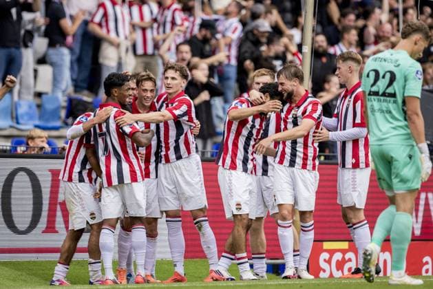 TILBURG - Uriel van Aalst of Willem II celebrates scoring the opening goal with his teammates during the Dutch Eredivisie match between Willem II and SC Heerenveen at the Koning Willem II Stadion on August 30, 2026, in Tilburg, the Netherlands. MORITZ MUELLER ANP 2026 27 Eredivisie xVIxANPxSportx xxANPxIVx 566598967 originalFilename: 566598967.jpg