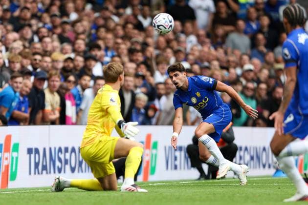 Pedro Neto of Chelsea has a shot on goal which is saved by Bart Verbruggen of Brighton and Hove Albion Chelsea v Brighton and Hove Albion, Premier League, Football, Stamford Bridge, London, UK, 30 08 2026, England - 30 Aug 2026London Stamford Bridge England United Kingdom EDITORIAL USE ONLY No use with unauthorised audio, video, data, fixture lists, club league logos or live services. Online in-match use limited to 120 images, no video emulation. No use in betting, games or single club league player publications. Copyright: xHanc WiredxPhotos Shutterstockx 17125813aj