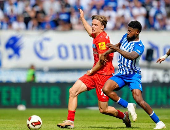 Moritz Kwarteng (1. FC Magdeburg, 10) im Zweikampf mit Jonas Therkelsen (Holstein Kiel, 10). GER, 1. FC Magdeburg vs Holstein Kiel, 2. Bundesliga, 3. Spieltag, Saison 2026-27, Avnet Arena, Magdeburg, 30.08.2026 DFL REGULATIONS PROHIBIT ANY USE OF PHOTOGRAPHS AS IMAGE SEQUENCES AND OR QUASI-VIDEO GER, 1. FC Magdeburg vs Holstein Kiel, 2. Bundesliga, 3. Spieltag, Saison 2026-27, 30.08.2026 Magdeburg *** Moritz Kwarteng, 1 FC Magdeburg, No. 10, in a tackle with Jonas Therkelsen, Holstein Kiel, No. 10, GER, 1 FC Magdeburg vs. Holstein Kiel, 2. Bundesliga, Matchday 3, 2026–27 season, Avnet Arena, Magdeburg, August 30, 2026 DFL regulations prohibit any use of photographs as image sequences and or quasi-video GER, 1 FC Magdeburg vs. Holstein Kiel, 2. Bundesliga, Matchday 3, 2026–27 season, August 30, 2026, Magdeburg Copyright: xEibner-Pressefoto ScottxColemanx EP_SCN