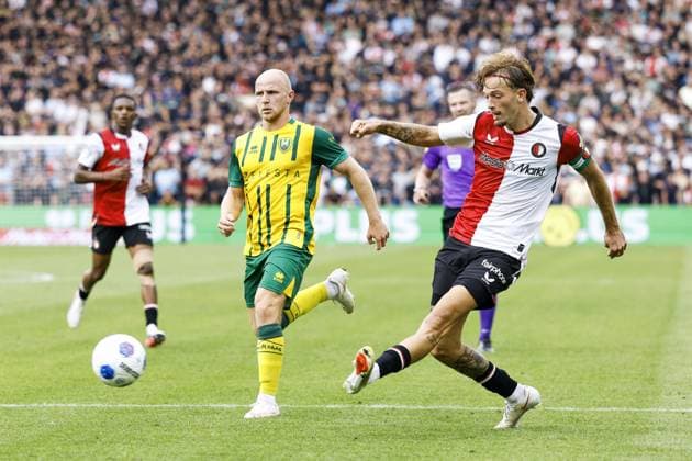 ROTTERDAM - Evan Rottier of ADO Den Haag, Luciano Valente of Feyenoord (lr) during the Dutch Eredivisie match between Feyenoord Rotterdam and ADO Den Haag at De Kuip stadium on 30 August 2026 in Rotterdam, the Netherlands. MAURICE VAN STEEN ANP Eredivisie 2026 27 xVIxANPxSportx xxANPxIVx 566599822 originalFilename: 566599822.jpg