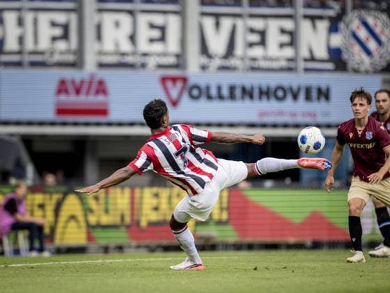 TILBURG - Jaden Slory of Willem II controls the ball during the Dutch Eredivisie match between Willem II and SC Heerenveen at the Koning Willem II Stadion on August 30, 2026, in Tilburg, the Netherlands. MORITZ MUELLER ANP 2026 27 Eredivisie xVIxANPxSportx xxANPxIVx 566600187 originalFilename: 566600187.jpg