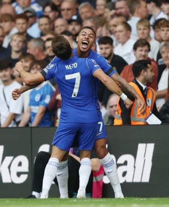 Premier League - Chelsea v Brighton & Hove Albion LONDON, ENGLAND, AUGUST 30: GOAL 2-0, Pedro Neto of Chelsea goal celebration with Morgan Rogers of Chelsea after scoring a goal to make the score 2-0 during the Premier League match between Chelsea v Brighton & Hove Albion at Stamford Bridge Stadium, London, England, on August 30. (Photo by Daniel Weir) London Stamford Bridge Stadium England Copyright: xDanielxWeir SportsxPressxPhotox Sportspressphoto_SPR219688