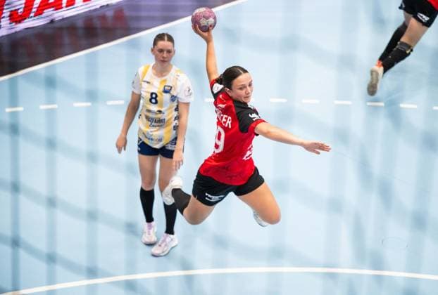 WOMEN S HANDBALL 2026–2027 1ST BUNDESLIGA MATCHDAY 1 THC BUXTEHUDER SV ** FOR EDITORIAL PURPOSES ONLY ** EDITORIAL USE ONLY ** p 30 08 2026 Bad Langensalza Women’s Handball 1st Bundesliga Women’s Season 2026–2027 Salzhalle Matchday 1 Thüringer HC vs. Buxtehuder SV In the photo: Sabrina Tröster (19) of Thüringer HC in a duel with Lilli Frey (8) of Buxtehuder SV Germany Thuringia Bad Langensalza Copyright SaschaxFromm Copyright: SaschaxFromm doc87dvk00hec3hium2dlr ,EDITORIAL USE ONLY Copyright: SaschaxFromm