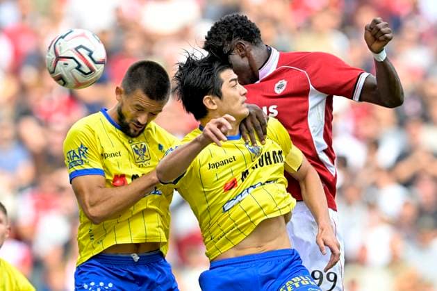 Royal Antwerp FC v Sint-Truidense VV - Jupiler Pro League DEURNE, BELGIUM - AUGUST 30 : Taniguchi Shogo defender of Sint-Truidense VV battles for the ball with Narh Luis forward of Royal Antwerp FC during the Jupiler Pro League match between Royal Antwerp FC and Sint-Truidense VV on August 30, 2026 in Deurne, Belgium, 30 08 2026 Deurne Belgium  Copyright: xSesx