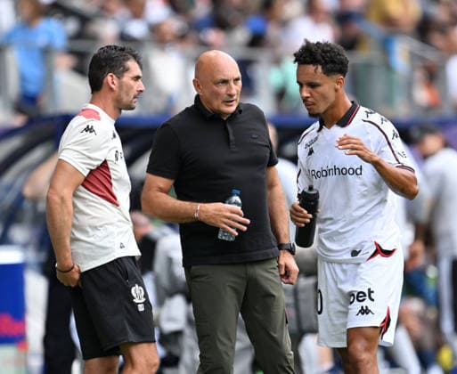 Paris FC v Nice - French Ligue 1 PARIS, FRANCE - AUGUST 30: Olivier Pantaloni (C), head coach of Nice reacts during the French L1 football match between Paris FC and OGC Nice at Stade Jean-Bouin in Paris, France on August 30, 2026. Mustafa Yalcin Anadolu Paris France. Editorial use only. Please get in touch for any other usage.  Copyright: x2026xAnadoluxMustafaxYalcinx