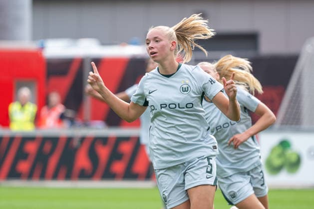 Ella Peddemors (VfL Wolfsburg, 05) bejubelt ihr Tor zum 1:0. Bayer 04 Leverkusen vs. VfL Wolfsburg, Fussball, Frauen Bundesliga, 02. Spieltag, Saison 2026 2027, 30.08.2026 DFL DFB Regulations prohibit any use of Photographs as image sequences and or Quasivideo Bayer 04 Leverkusen vs. VfL Wolfsburg, Fussball, Frauen Bundesliga, 02. Spieltag, Saison 2026 2027, 30.08.2026 Leverkusen *** Ella Peddemor of VfL Wolfsburg, No. 05, celebrates her goal to make it 1–0 in the match between Bayer 04 Leverkusen and VfL Wolfsburg, Soccer, Women’s Bundesliga, Matchday 2, 2026–2027 season, August 30, 2026 DFL DFB regulations prohibit any use of photographs as image sequences and or quasi-video Bayer 04 Leverkusen vs. VfL Wolfsburg, soccer, Women’s Bundesliga, Matchday 2, 2026–2027 season, August 30, 2026, Leverkusen Copyright: xEibner-Pressefoto ThomasxHaeslerx EP_THR