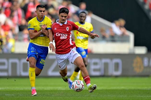 Royal Antwerp FC v Sint-Truidense VV - Jupiler Pro League DEURNE, BELGIUM - AUGUST 30 : Schelfhout Luca defender of Royal Antwerp FC battles for the ball with Sebaoui Ilias forward of Sint-Truidense VV during the Jupiler Pro League match between Royal Antwerp FC and Sint-Truidense VV on August 30, 2026 in Deurne, Belgium, 30 08 2026 Deurne Belgium  Copyright: xSesx