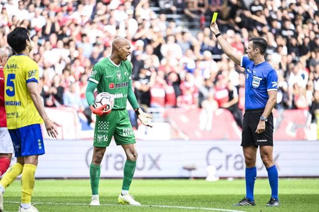 STVV s goalkeeper Leo Kokubo receives a second yellow card from the referee during a soccer match between Royal Antwerp FC and Sint-Truidense V.V., Sunday 30 August 2026 in Antwerp, on day 4 of the 2026-2027 Jupiler Pro League first division of the Belgian championship. TOM GOYVAERTS TomxGoyvaerts  x184750034x