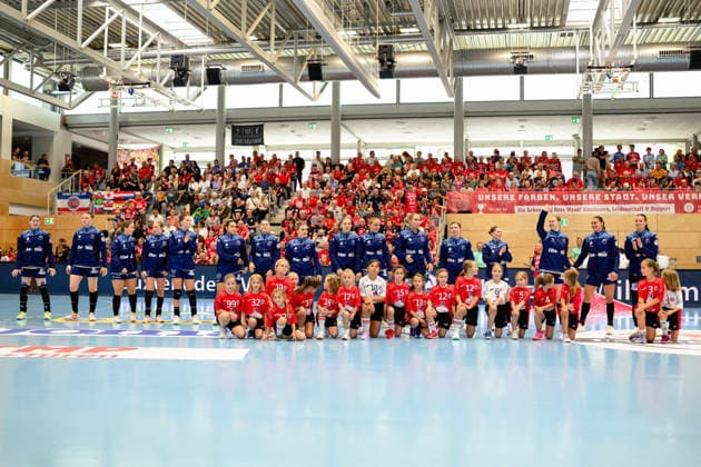 The Buxtehude SV lineup: Nikki van der Vorst (Buxtehuder SV), 01; Larissa Kroepel (Buxtehuder SV), 04; Maj Nielsen (Buxtehuder SV), 05; Aida Mittag (Buxtehuder SV), 06, Lilli Frey (Buxtehuder SV), 08, Paula Mews (Buxtehuder SV), 09, Anika Hampel (Buxtehuder SV), 10, Oliwia Kaminska (Buxtehuder SV), 12, Enna Oberlaender, Buxtehuder SV, 17, Johanna Andresen, Buxtehuder SV, 18, Nele Franz, Buxtehuder SV, 21, Sophie Fasold, Buxtehuder SV, 24, Christin Kaufmann, Buxtehuder SV, 26, Fleur Schouten, Buxtehuder SV, 30, Isa Ternede, Buxtehuder SV, 32, Carina Senel, Buxtehuder SV, 45, Lin Lueck, Buxtehuder SV, 51, Lucy Strauchmann, Buxtehuder SV, 78, Ruslana Litvinov (Buxtehuder SV), 81 GER, Thueringer HC vs. Buxtehuder SV, Handball, Alsco Women’s Handball Bundesliga, 2026–2027 Season, Matchday 1, Sunday, 3:00 p.m., August 30, 2026 GER, Thuringer HC vs. Buxtehuder SV, Handball, Alsco Women’s Handball Bundesliga, 2026–2027 season, Matchday 1, Sunday, 3:00 p.m., August 30, 2026, Bad Langensalza Copyright: xMartinxHerbstx