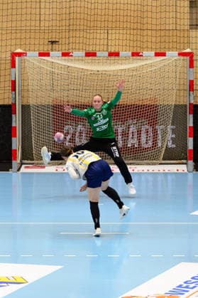 Laura Kusk (Thüringer HC), 11, saves the 7-meter throw by Anika Hampel (Buxtehuder SV), 10 GER; Thüringer HC vs. Buxtehuder SV, Handball, Alsco Women s Handball Bundesliga, 2026–2027 season, Matchday 1, Sunday, 3:00 p.m., August 30, 2026 GER, Thuringer HC vs. Buxtehuder SV, Handball, Alsco Women’s Handball Bundesliga, 2026–2027 season, Matchday 1, Sunday, 3:00 p.m., August 30, 2026, Bad Langensalza Copyright: xMartinxHerbstx