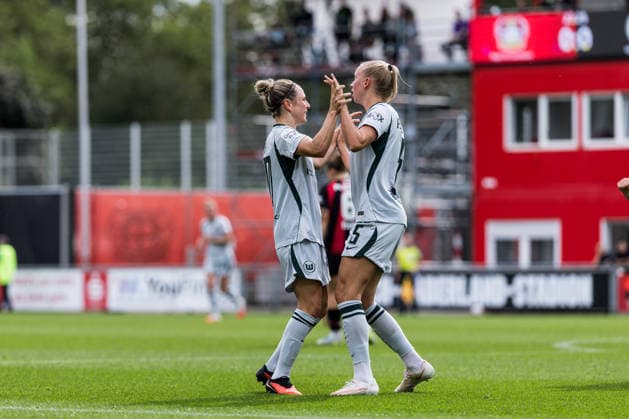 GOOGLE PIXEL Frauen-Bundesliga, Bayer 04 Leverkusen - VfL Wolfsburg; 30.08.2026 Jubel zum 0:1 durch Ella Peddemors (VfL Wolfsburg, 5), Tor, Torjubel GOOGLE PIXEL Frauen-Bundesliga, Bayer 04 Leverkusen - VfL Wolfsburg, Leverkusen, Ulrich-Haberland-Stadion am 30.08.2026 DFB REGULATIONS PROHIBIT ANY USE OF PHOTOGRAPHS AS IMAGE SEQUENCES AND OR QUASI-VIDEO. *** GOOGLE PIXEL Women s Bundesliga, Bayer 04 Leverkusen vs. VfL Wolfsburg, August 30, 2026—Celebration after Ella Peddemor s 0–1 goal for VfL Wolfsburg, 5, goal, goal celebration GOOGLE PIXEL Women’s Bundesliga, Bayer 04 Leverkusen vs. VfL Wolfsburg, Leverkusen, Ulrich Haberland Stadium on August 30, 2026. DFB regulations prohibit any use of photographs as image sequences and or quasi-video. Copyright: xBEAUTIFULxSPORTS Wunderlx