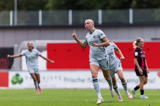 GOOGLE PIXEL Frauen-Bundesliga, Bayer 04 Leverkusen - VfL Wolfsburg; 30.08.2026 Jubel zum 0:1 durch Ella Peddemors (VfL Wolfsburg, 5), Tor, Torjubel GOOGLE PIXEL Frauen-Bundesliga, Bayer 04 Leverkusen - VfL Wolfsburg, Leverkusen, Ulrich-Haberland-Stadion am 30.08.2026 DFB REGULATIONS PROHIBIT ANY USE OF PHOTOGRAPHS AS IMAGE SEQUENCES AND OR QUASI-VIDEO. *** GOOGLE PIXEL Women s Bundesliga, Bayer 04 Leverkusen vs. VfL Wolfsburg, August 30, 2026—Celebration after Ella Peddemor s 0–1 goal for VfL Wolfsburg, 5, goal, goal celebration GOOGLE PIXEL Women’s Bundesliga, Bayer 04 Leverkusen vs. VfL Wolfsburg, Leverkusen, Ulrich Haberland Stadium on August 30, 2026. DFB regulations prohibit any use of photographs as image sequences and or quasi-video. Copyright: xBEAUTIFULxSPORTS Wunderlx