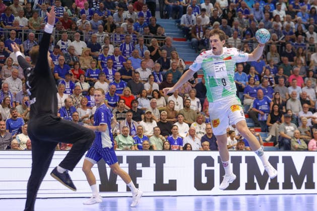 August 30, 2026, xtgx, Opel HBL Handball, VfL Gummersbach vs. SC Magdeburg emspor, from left: Oskar Vind Rasmussen (Magdeburg), 9 takes a shot, goal scorer, scores a goal, Gummersbach