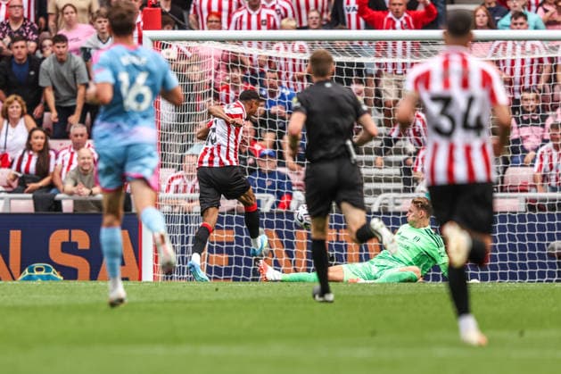 Premier League: Sunderland v Fulham Wilson Isidor of Sunderland scores to make it 1-0 during the Premier League match Sunderland vs Fulham at Stadium Of Light, Sunderland, United Kingdom on 30 August 2026 (Photo by Alfie Cosgrove News Images) Sunderland Stadium Of Light Tyne and Wear United Kingdom Copyright: xAlfiexCosgrove NewsxImagesx