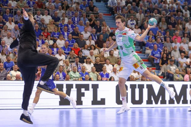 August 30, 2026, xtgx, Opel HBL Handball, VfL Gummersbach vs. SC Magdeburg emspor, from left: Oskar Vind Rasmussen (Magdeburg), 9 takes a shot, goal scorer, scores a goal, Gummersbach