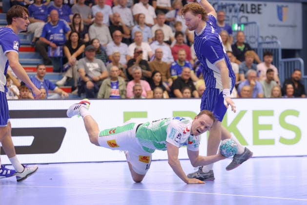 August 30, 2026, xtgx, Opel HBL Handball, VfL Gummersbach vs. SC Magdeburg, from left: Omar Ingi Magnusson (Magdeburg), 14, takes a shot, goal scorer, scores a goal, goal, scores the goal against Gummersbach