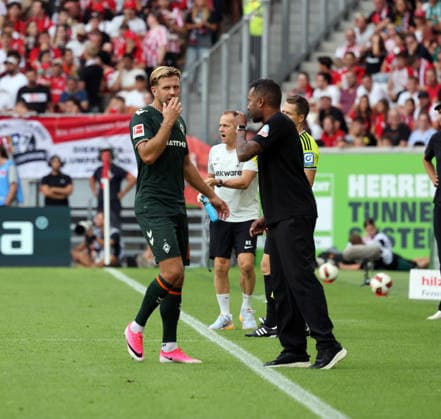 30.08.26 SC Freiburg - SV Werder Bremen Deutschland, Freiburg, 30.08.2026, Fussball, Bundesliga, Saison 2026 2027, SC Freiburg - SV Werder Bremen: v.l. Niclas Füllkrug (SV Werder Bremen), Daniel Thioune (Trainer SV Werder Bremen). *** August 30, 2026 SC Freiburg vs. SV Werder Bremen Germany, Freiburg, August 30, 2026, Soccer, Bundesliga, 2026–2027 Season, SC Freiburg vs. SV Werder Bremen; from left: Niclas Füllkrug (SV Werder Bremen), Daniel Thioune (head coach, SV Werder Bremen)
