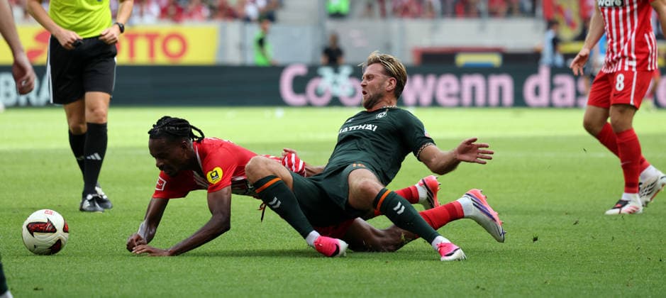 30.08.26 SC Freiburg - SV Werder Bremen Deutschland, Freiburg, 30.08.2026, Fussball, Bundesliga, Saison 2026 2027, SC Freiburg - SV Werder Bremen: v.l. Jordy Makengo (SC Freiburg), Niclas Füllkrug (SV Werder Bremen). *** August 30, 2026 SC Freiburg vs. SV Werder Bremen Germany, Freiburg, August 30, 2026, Soccer, Bundesliga, 2026–2027 Season, SC Freiburg vs. SV Werder Bremen: (from left) Jordy Makengo (SC Freiburg), Niclas Füllkrug (SV Werder Bremen)