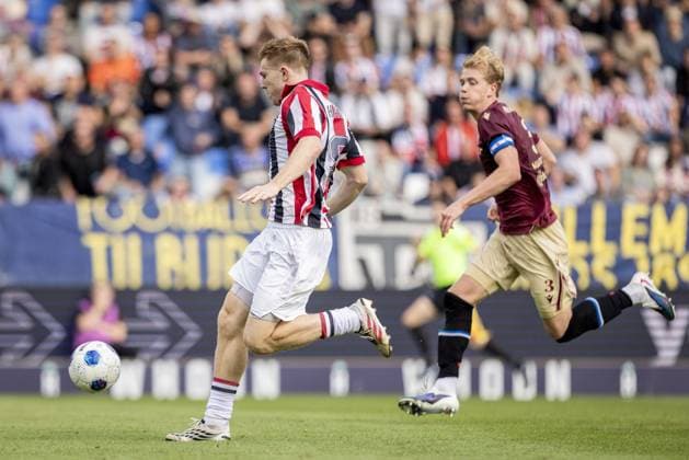 TILBURG - (lr) Devin Haen of Willem II scores the 2-2 past Maas Willemsen of SC Heerenveen during the Dutch Eredivisie match between Willem II and SC Heerenveen at the Koning Willem II Stadion on 30 August 2026 in Tilburg, the Netherlands. MORITZ MUELLER ANP 2026 27 Eredivisie xVIxANPxSportx xxANPxIVx 566601333 originalFilename: 566601333.jpg