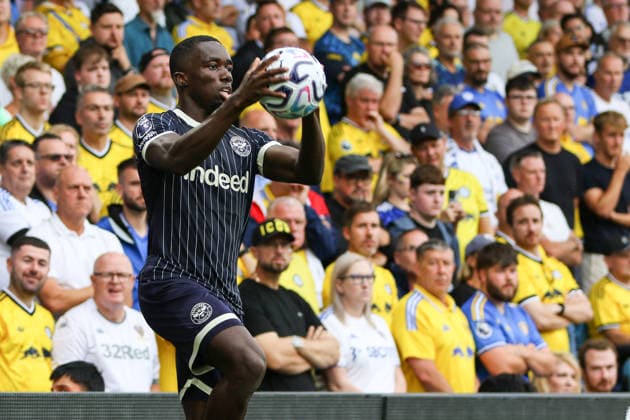 LEEDS, ENGLAND - AUGUST 30: Michael Kayode of Brentford takes a throw on during the Premier League match between Leeds United and Brentford at Elland Road on August 30, 2026 in Leeds, England. Copyright: xSeanxChandlerx xSPPx Sportspressphoto_SPR219711