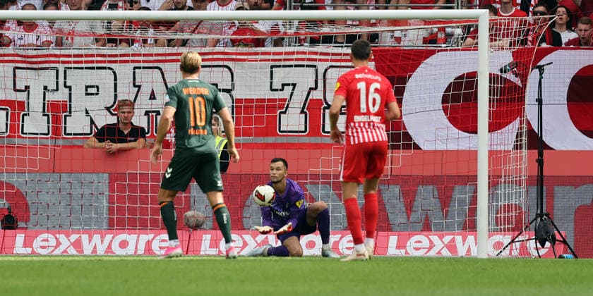 30.08.26 SC Freiburg - SV Werder Bremen Deutschland, Freiburg, 30.08.2026, Fussball, Bundesliga, Saison 2026 2027, SC Freiburg - SV Werder Bremen: v.l. Niclas Füllkrug (SV Werder Bremen), Mio Backhaus (SC Freiburg). *** August 30, 2026 SC Freiburg vs. SV Werder Bremen Germany, Freiburg, August 30, 2026, Soccer, Bundesliga, 2026–2027 Season, SC Freiburg vs. SV Werder Bremen; from left: Niclas Füllkrug (SV Werder Bremen), Mio Backhaus (SC Freiburg)