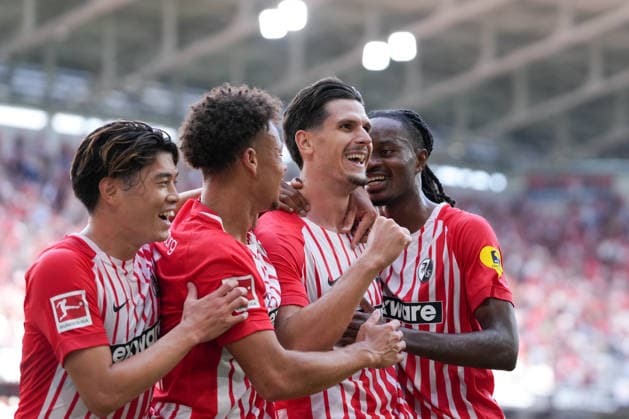 Yuito Suzuki (SC Freiburg, 14), Derry Scherhant (SC Freiburg, 07), Igor Matanovic (SC Freiburg, 31), Jordy Makengo (SC Freiburg, 33) Torjubel, Emotionen, Torschuss, Abschluss, Torerfolg, Tor, Treffer , Deutschland, Fussball, 1. Bundesliga, 1.Spieltag, 2026 2027, SC Freiburg vs. SV Werder Bremen, 30.08.2026, Europa-Park Stadion, Freiburg Freiburg Europa-Park Stadion Baden-Württemberg Deutschland *** Yuito Suzuki, SC Freiburg, 14, Derry Scherhant, SC Freiburg, 07, Igor Matanovic SC Freiburg, 31, Jordy Makengo SC Freiburg, 33 Goal celebration, Emotions, Shot on goal, Finishing, Goal scored, Goal, Hit, Germany, Soccer, Bundesliga 1, Matchday 1, 2026–2027, SC Freiburg vs. SV Werder Bremen, August 30, 2026, Europa-Park Stadium, Freiburg, Freiburg, Europa-Park Stadium, Baden-Württemberg, Germany Copyright: xArnexAmbergx