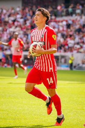 Deutschland: Fussball Bundesliga Saison 2026 - 2027, 1. Spieltag - SC Freiburg vs Werder Bremen - Europa Park Stadion (Freiburg): Yuito Suzuki (SC Freiburg, 14) Tor und Torjubel, Freude, Emotionen, Jubel, Mimik, Gesichtsausdruck, Emotion, Freisteller *** Germany Soccer Bundesliga 2026–2027 Season, Matchday 1: SC Freiburg vs. Werder Bremen at Europa-Park Stadium, Freiburg; Yuito Suzuki (SC Freiburg), 14 goals and goal celebrations, joy, emotions, cheering, facial expressions, emotion, cutout Copyright: xJOERANxSTEINSIEKx