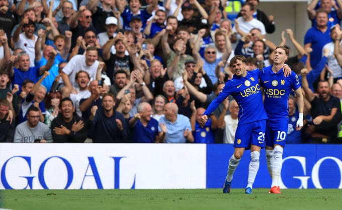 Chelsea FC v Brighton & Hove Albion - Premier League 2026 27 Pep Chavarria and Cole Palmer of Chelsea celebrate 4th goal during the Premier League 2026 27 match between Chelsea FC and Brighton & Hove Albion at Stamford Bridge on August 30, 2026 in London, England. WARNING! This Photograph May Only Be Used For Newspaper And Or Magazine Editorial Purposes. May Not Be Used For Publications Involving 1 player, 1 Club Or 1 Competition Without Written Authorisation From Football DataCo Ltd. For Any Queries, Please Contact Football DataCo Ltd on +44 (0) 207 864 9121 London Stamford Bridge England United Kingdom Copyright: xAllstarxPicturexLibraryxLtdx
