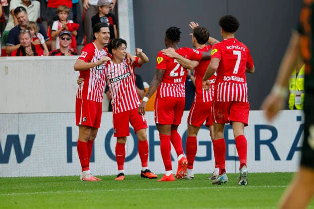 Torjubel SC Freiburg beim 3:0 durch Yuito Suzuki (SC Freiburg, 14) , Deutschland, Fussball, 1. Bundesliga, 1.Spieltag, 2026 2027, SC Freiburg vs. SV Werder Bremen, 30.08.2026, Freiburg im Breisgau Europa-Park Stadion Deutschland *** SC Freiburg celebrates Yuito Suzuki s goal to make it 3–0. SC Freiburg, 14, Germany, Soccer, Bundesliga 1, Matchday 1, 2026–2027, SC Freiburg vs. SV Werder Bremen, August 30, 2026, Freiburg im Breisgau, Europa-Park Stadium, Germany Copyright: xGrantxHubbsx