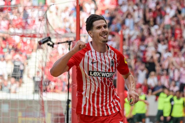 Jubel zum Tor zum 4:0 durch Yuito Suzuki (SC Freiburg, 14) mit Igor Matanovic (SC Freiburg, 31) GER, SC Freiburg vs Werder Bremen, Fussball, Bundesliga, 1. Spieltag, Saison 2026 2027, 30.08.2026 DFL DFB REGULATIONS PROHIBIT ANY USE OF PHOTOGRAPHS AS IMAGE SEQUENCES AND OR QUASI-VIDEO GER, SC Freiburg vs Werder Bremen, Fussball, Bundesliga, 1. Spieltag, Saison 2026 2027, 30.08.2026 Freiburg *** Celebration of the 4-0 goal by Yuito Suzuki (SC Freiburg, 14) with Igor Matanovic (SC Freiburg, 31), Germany; SC Freiburg vs. Werder Bremen, soccer, Bundesliga, Matchday 1, 2026–2027 season, August 30, 2026 DFL DFB regulations prohibit any use of photographs as image sequences and or quasi-video GER, SC Freiburg vs. Werder Bremen, soccer, Bundesliga, Matchday 1, 2026–2027 season, August 30, 2026, Freiburg Copyright: xEibner-Pressefotox EP_THS
