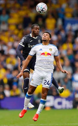 Leeds, England, 30th August 2026. James Justin of Leeds United challenges Dango Ouattara of Brentford during the Leeds United vs Brentford Premier League match at Elland Road, Leeds. Picture credit should read: James Baylis Sportimage EDITORIAL USE ONLY. No use with unauthorised audio, video, data, fixture lists, club league logos or live services. Online in-match use limited to 120 images, no video emulation. No use in betting, games or single club league player publications. SPI_032_JB_Leeds_Brentford SPI-4950-0033