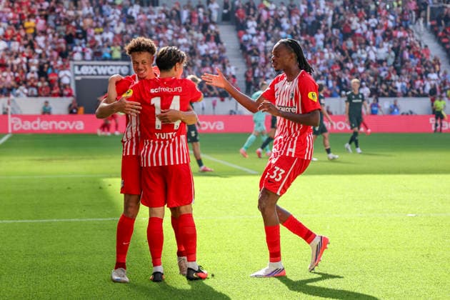 Torjubel SC Freiburg beim 4:0 durch Yuito Suzuki (SC Freiburg, 14) , Deutschland, Fussball, 1. Bundesliga, 1.Spieltag, 2026 2027, SC Freiburg vs. SV Werder Bremen, 30.08.2026, Freiburg im Breisgau Europa-Park Stadion Deutschland *** SC Freiburg celebrates Yuito Suzuki s goal in the 4-0 victory; SC Freiburg, 14, Germany, Soccer, Bundesliga 1, Matchday 1, 2026–2027, SC Freiburg vs. SV Werder Bremen, August 30, 2026, Freiburg im Breisgau, Europa-Park Stadium, Germany Copyright: xGrantxHubbsx