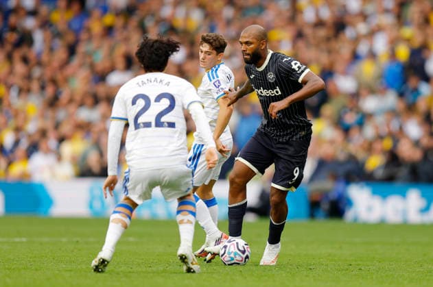 Leeds, England, 30th August 2026. Igor Thiago of Brentford skips past Daniel James of Leeds United during the Leeds United vs Brentford Premier League match at Elland Road, Leeds. Picture credit should read: James Baylis Sportimage EDITORIAL USE ONLY. No use with unauthorised audio, video, data, fixture lists, club league logos or live services. Online in-match use limited to 120 images, no video emulation. No use in betting, games or single club league player publications. SPI_033_JB_Leeds_Brentford SPI-4950-0032